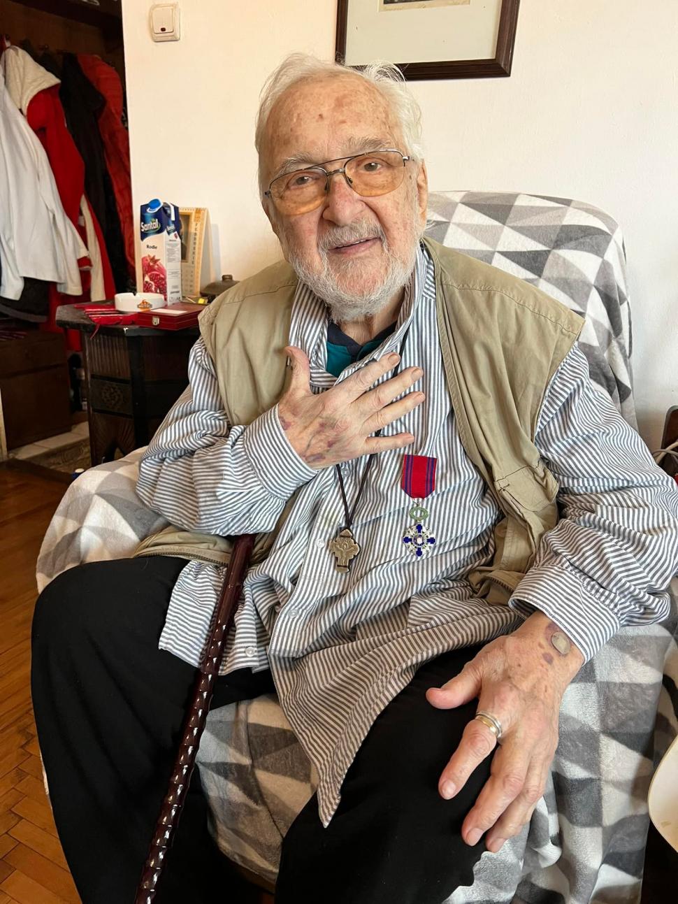 Lucian Romaşcanu i-a înmânat actorului Constantin Codrescu, distincţia pentru excepționala sa carieră artistică  759002