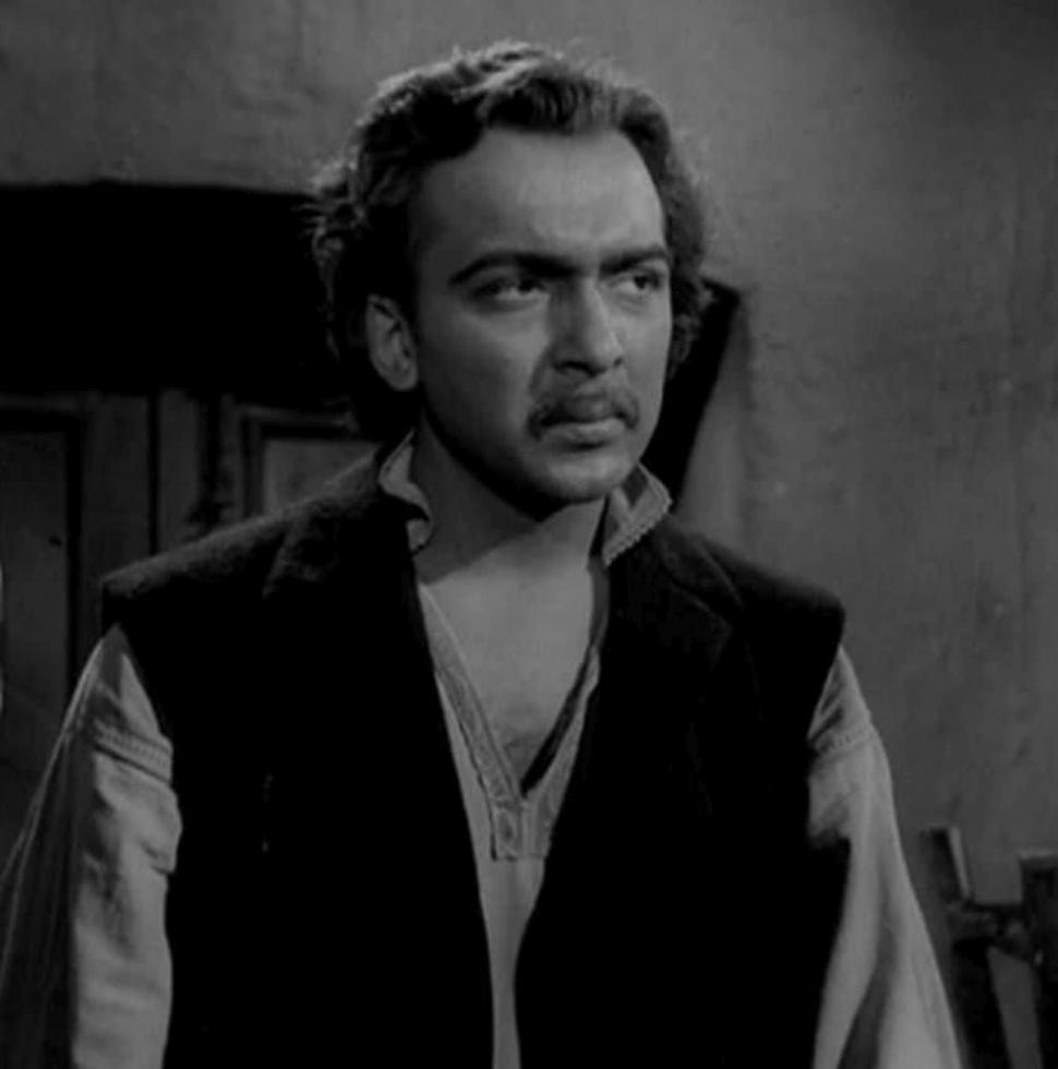 Lucian Romaşcanu i-a înmânat actorului Constantin Codrescu, distincţia pentru excepționala sa carieră artistică  759003