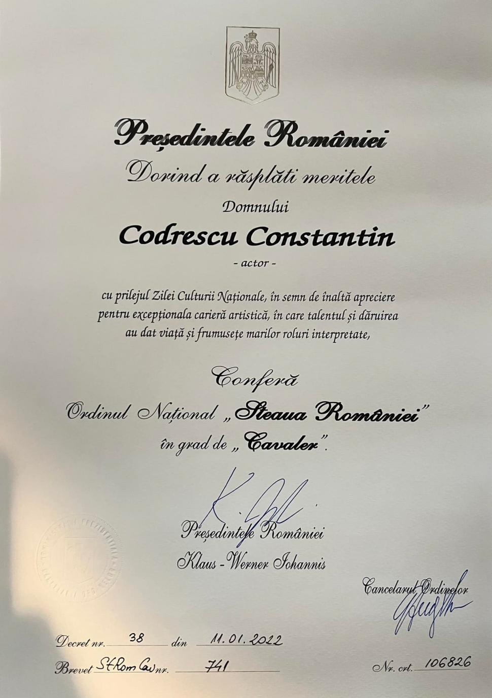 Lucian Romaşcanu i-a înmânat actorului Constantin Codrescu, distincţia pentru excepționala sa carieră artistică  759005