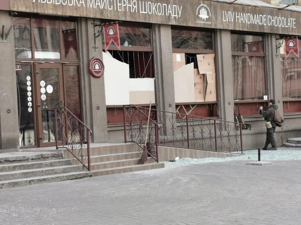 Imaginile dezastrului din Nicolaev |12 morți și 33 de răniți după ce proiectilele rusești au lovit o clădire administrativă 759013