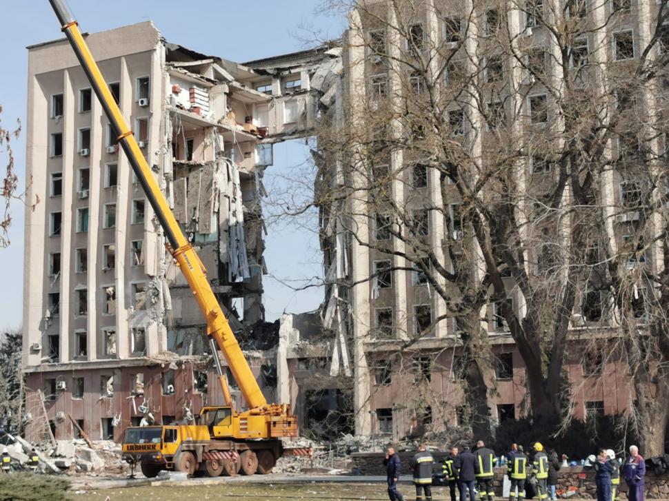 Imaginile dezastrului din Nicolaev |12 morți și 33 de răniți după ce proiectilele rusești au lovit o clădire administrativă 759015