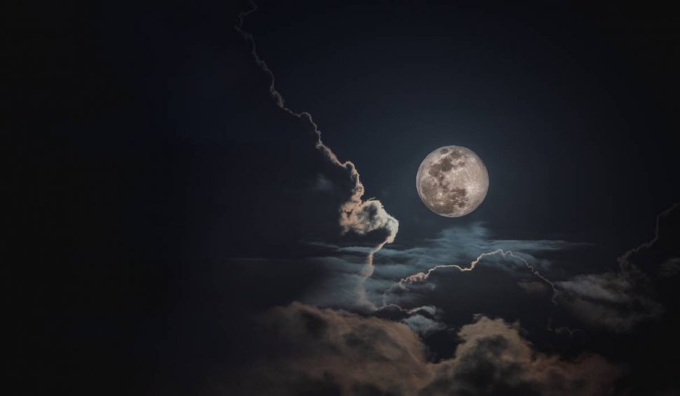 Lună nouă în Berbec 2022. Cum să-ţi cureţi aura cu ajutorul unui ritual de purificare străvechi | Aura îşi schimbă culoarea în cinci minute