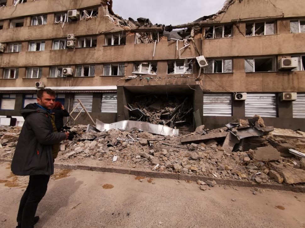 Cristi Popovici, trimisul special Antena 3 în Ucraina: "În Nicolaev situaţia este tensionată. Zeci de civili sunt daţi dispăruţi sub dărâmături" 759181