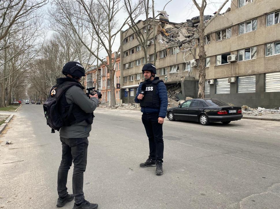 Cristi Popovici, trimisul special Antena 3 în Ucraina: "În Nicolaev situaţia este tensionată. Zeci de civili sunt daţi dispăruţi sub dărâmături" 759184