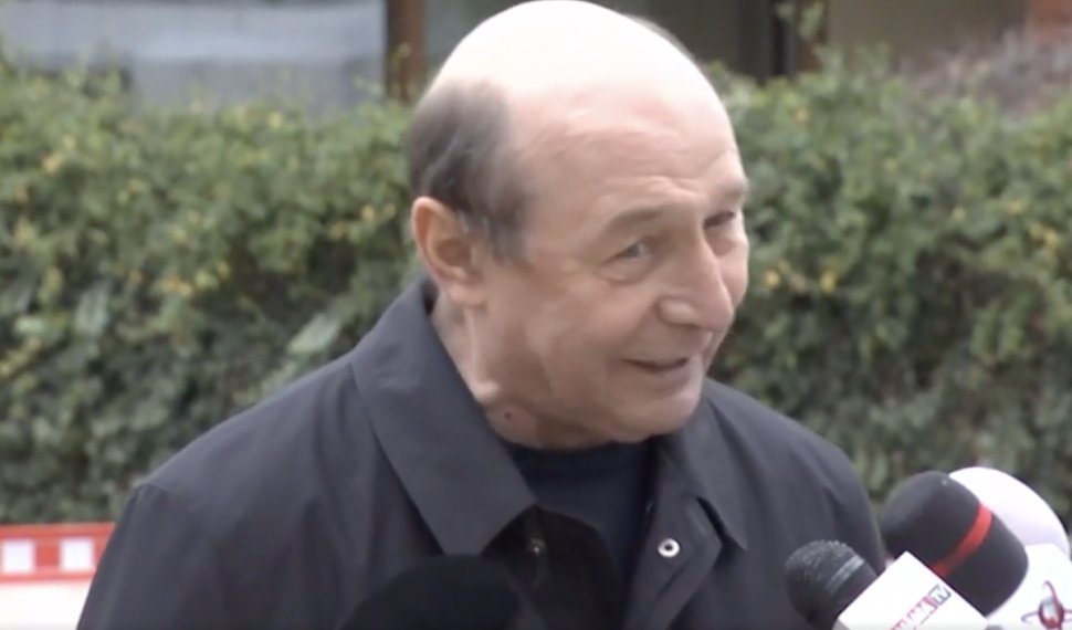 Traian Băsescu, primele declarații de la externare: ”Mă simt foarte bine. Reușesc să fiu zglobiu” | ”Niciodată nu o să dezbrac cămașa de fost președinte”