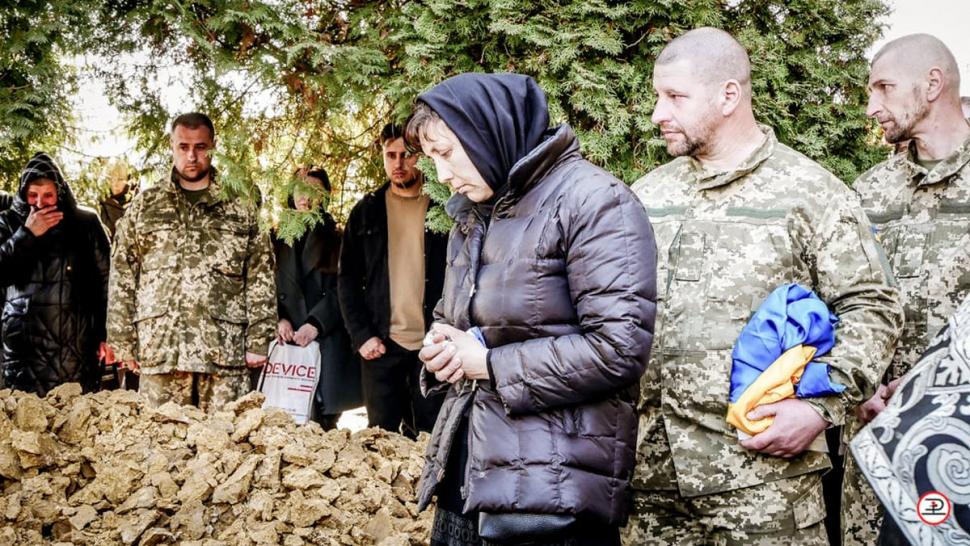 Povestea lui Vladimir, tânărul soldat ucis care a îngenuncheat oamenii în drum spre cimitir 759078