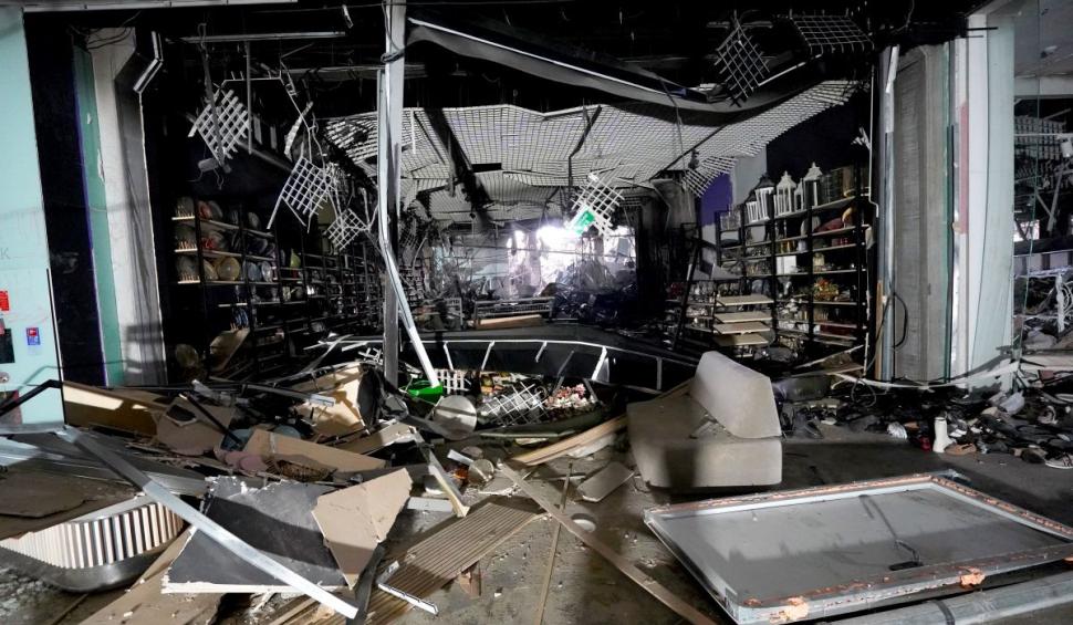 Imagini dramatice cu mall-ul din Kiev distrus de armata rusă 759303