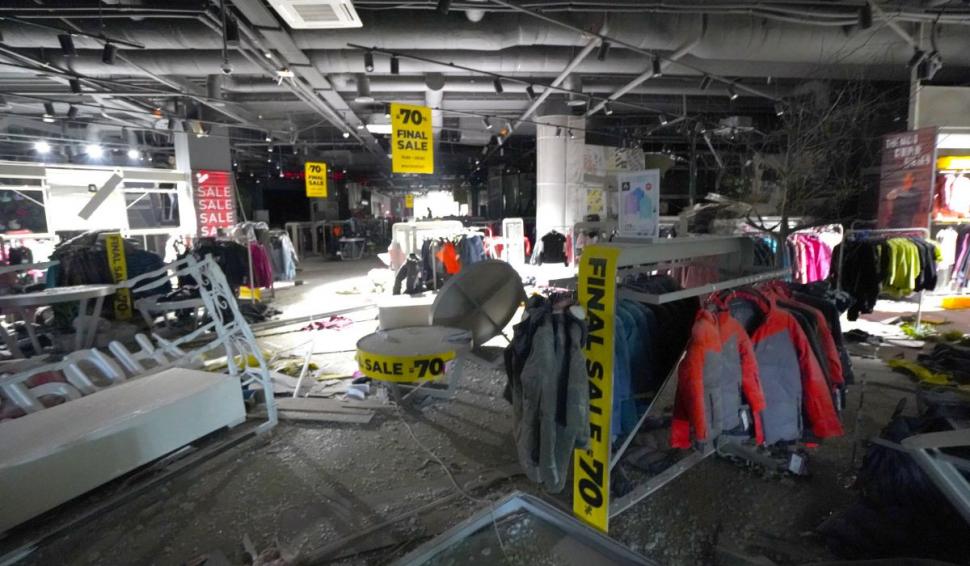 Imagini dramatice cu mall-ul din Kiev distrus de armata rusă 759308
