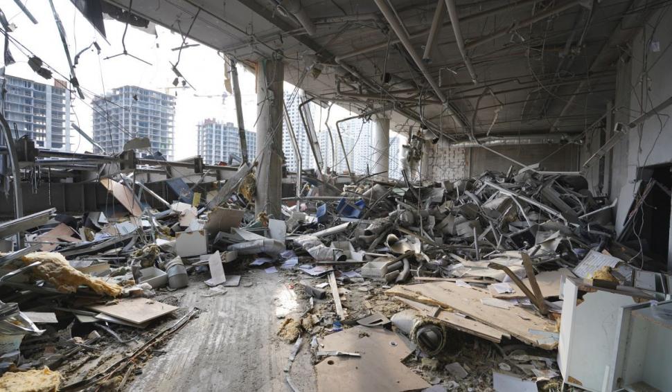 Imagini dramatice cu mall-ul din Kiev distrus de armata rusă 759316