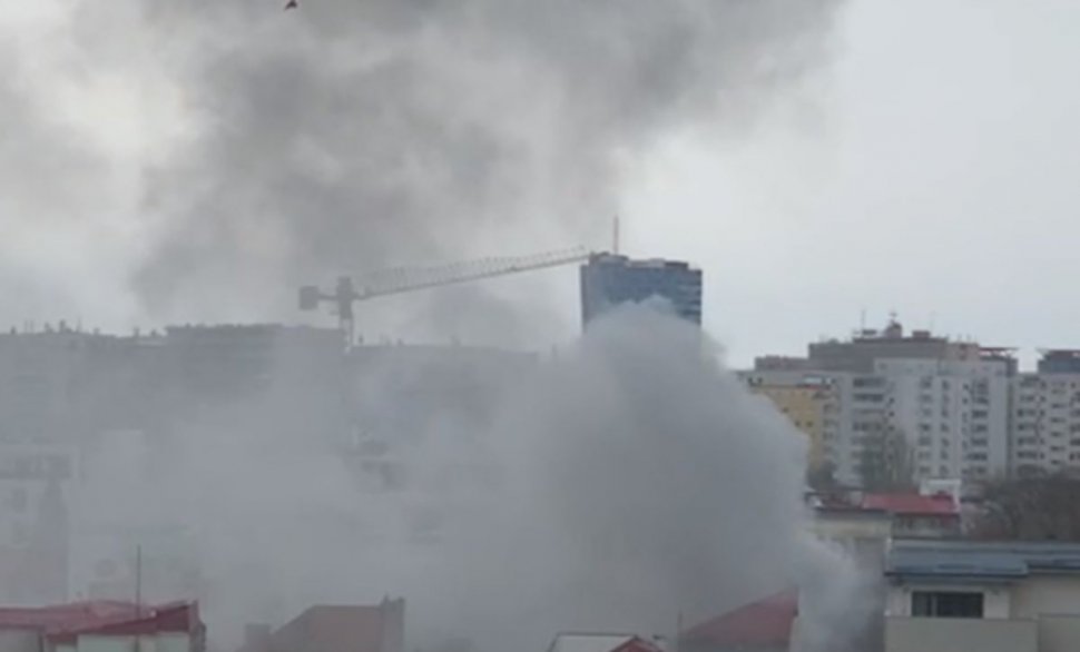 Incendiu puternic în centrul Capitalei