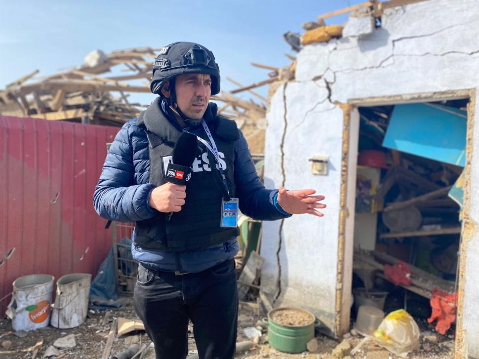 Cristi Popovici, trimisul special Antena 3 în Ucraina: "Suntem într-o zonă a nimănui, între Nicolaev şi Herson. Pe șosea se văd peste tot urme de bombardamente" 759404