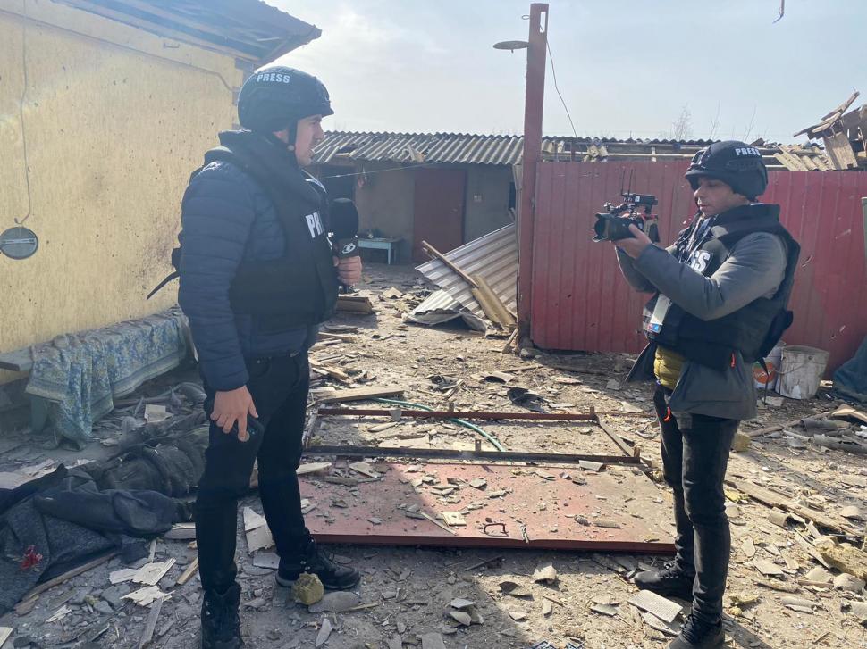 Cristi Popovici, trimisul special Antena 3 în Ucraina: "Suntem într-o zonă a nimănui, între Nicolaev şi Herson. Pe șosea se văd peste tot urme de bombardamente" 759408