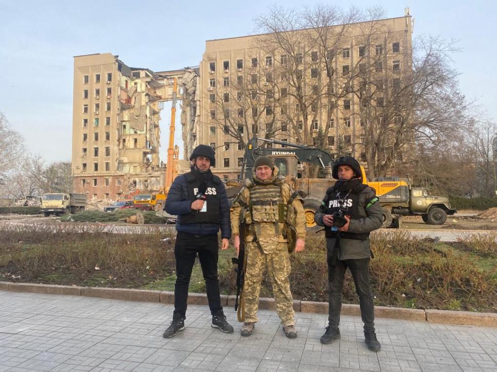 Cristi Popovici, trimisul special Antena 3 în Ucraina: "Suntem într-o zonă a nimănui, între Nicolaev şi Herson. Pe șosea se văd peste tot urme de bombardamente" 759410