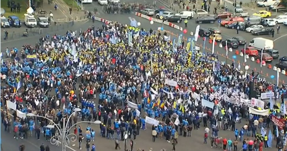 Românii ies în stradă din cauza scumpirilor! Mii de oameni se pregătesc de un amplu protest în faţa Guvernului