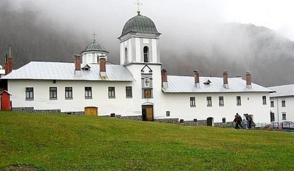 Blestemul Sfântului Calinic de la Cernica aruncat asupra unei cunoscute mănăstiri. Accesul femeilor este strict interzis | De ce nu au voie acestea să intre 759324