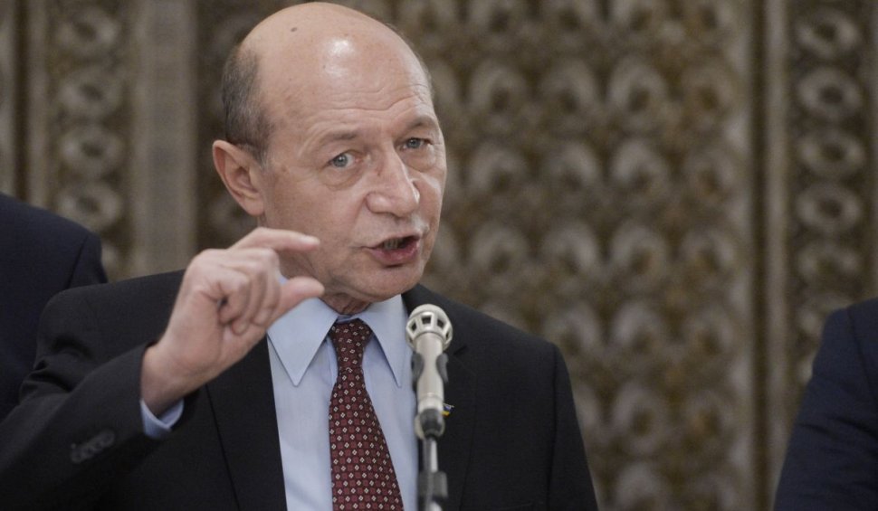 Traian Băsescu, cu bagajele la uşă. De unde ia bani fostul preşedinte ca să se mute în casă nouă din vila RA-APPS