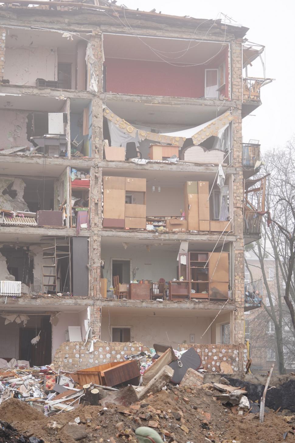 Cristi Popovici, trimisul special Antena 3 în Ucraina, martor al bombardamentelor din Odesa şi Nicolaev: "Armata rusă trage cu bombe cu dispersie în rafală ţintind şi în parcuri, scoli şi gradiniţe"  759775