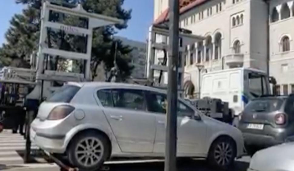 A început ridicarea maşinilor parcate neregulamentar în Sectorul 1 al Capitalei. Cât vor plăti șoferii pentru a-și recupera autoturismul