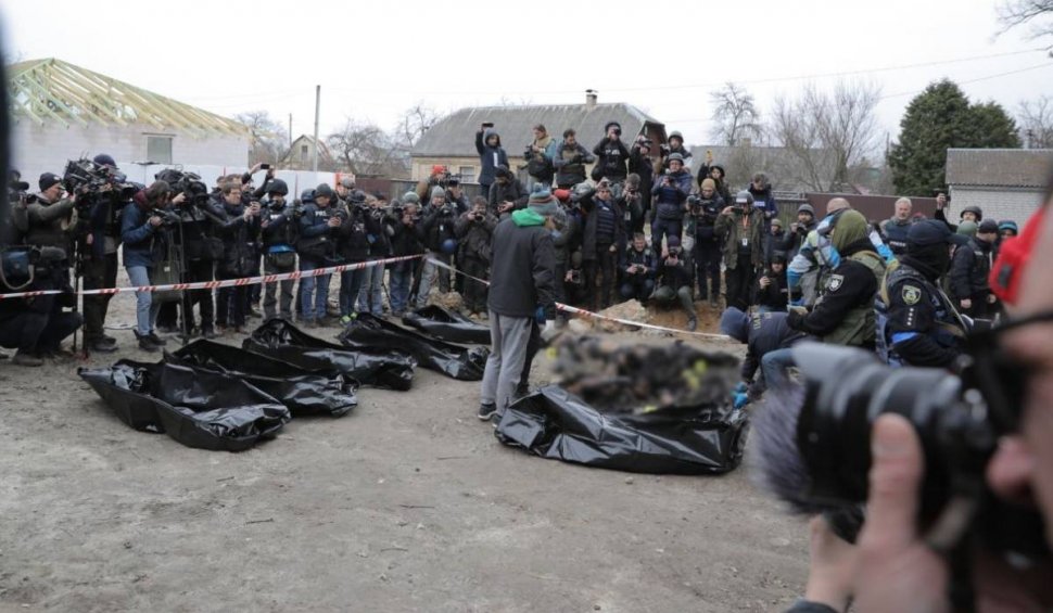 Rușii și-au incinerat victimele din Bucha într-o groapă comună pentru a încerca să-și ascunde faptele, susține un consilier al ministrului ucrainean de Interne