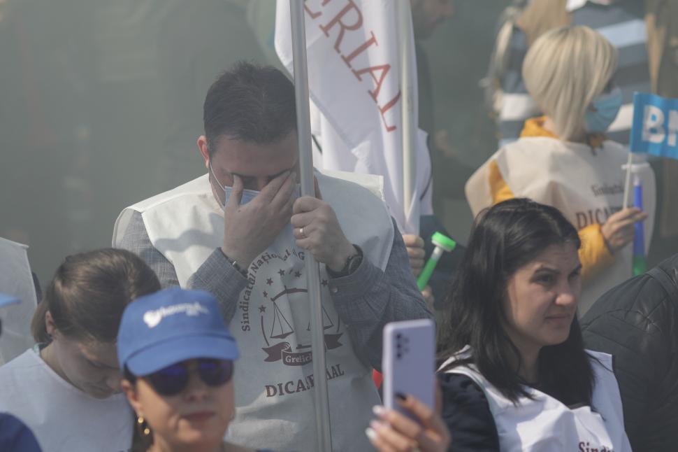 Protestatarii de la Piaţa Victoriei au pornit în marş prin Bucureşti. Oamenii trag un semnal de alarmă cu privire la creşterea preţurilor 760276