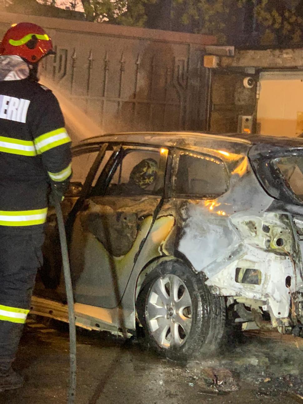 Un şofer a intrat cu maşina în gardul Ambasadei Rusiei la Bucureşti şi a murit carbonizat 760158