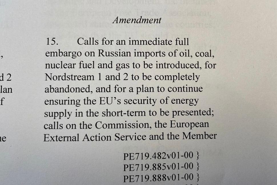 Cererea privind embargoul total asupra importului de cărbune, gaz și petrol din Rusia, adoptată de Parlamentul European, în ropote de aplauze 760567