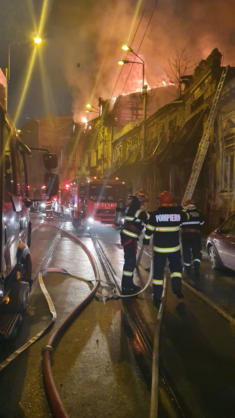 Incendiu în centrul Capitalei. Pompierii intervin cu 10 autospeciale 760692
