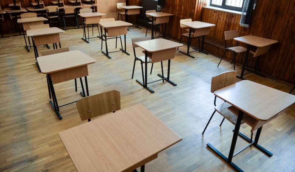 Două eleve de 13 ani au fost agresate sexual la școală, de profesorul lor de matematică, în Botoșani