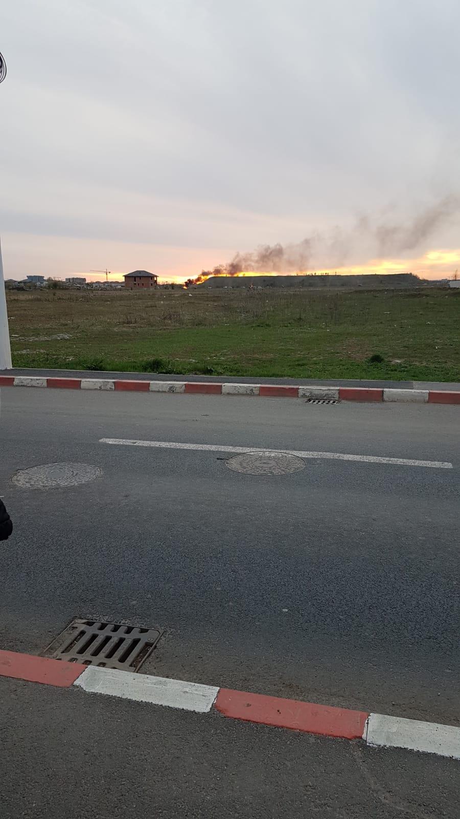 Incendiu pe autostrada A3. O maşină a luat foc din cauza unei erori înregistrate la bord 760931