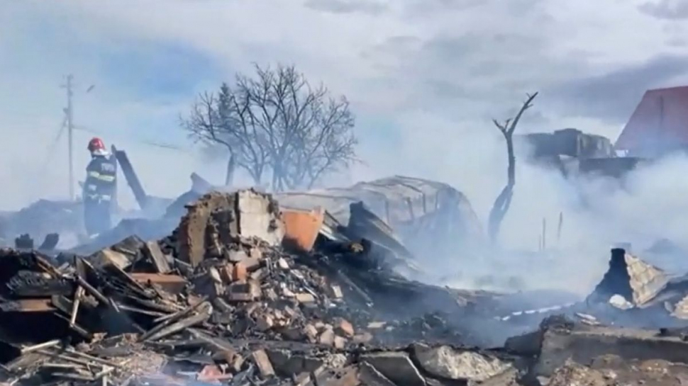 Incendiu puternic în judeţul Suceava. Două case din localitatea Marginea s-au făcut scrum