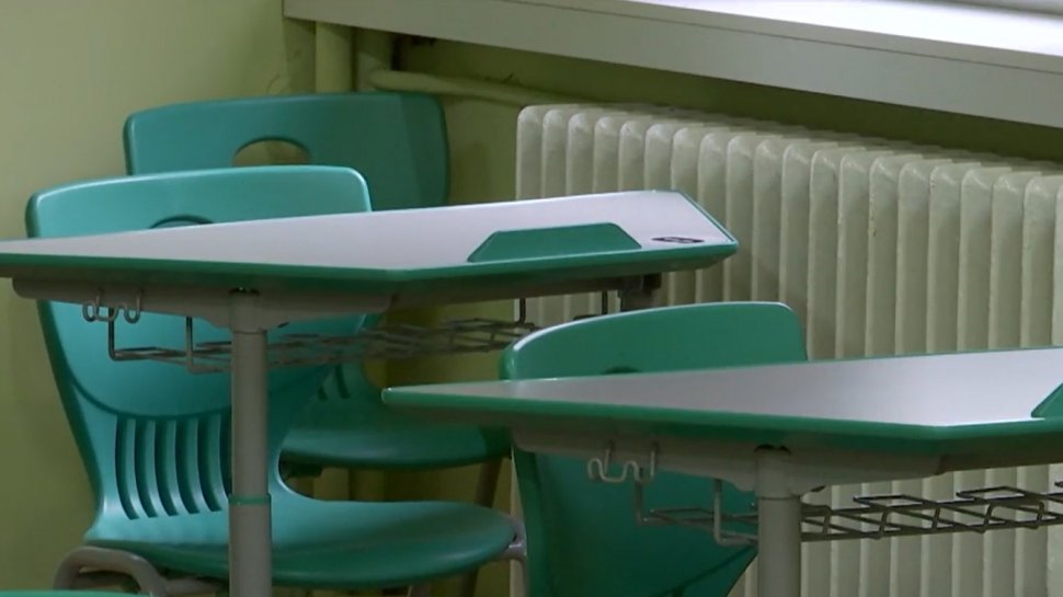 Profesorul de matematică acuzat că a agresat sexual două eleve de 13 ani, în sala de clasă, a fost reținut