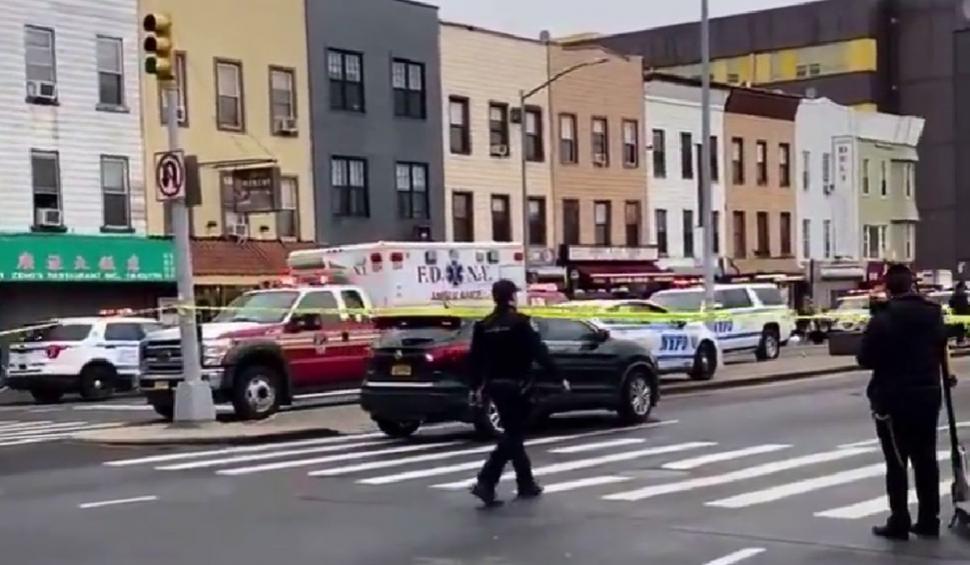 Atentat la metroul din New York. Mai mulți oameni au fost împușcați. Un suspect a reușit să fugă după atac 761532