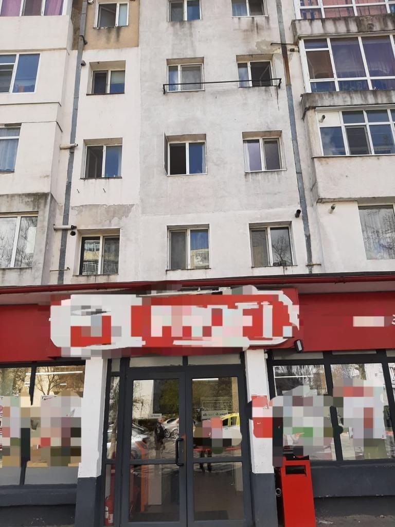 Un bărbat de 70 de ani a căzut de la etajul 2 al unui bloc în timp ce spăla geamurile, în Slobozia 761510