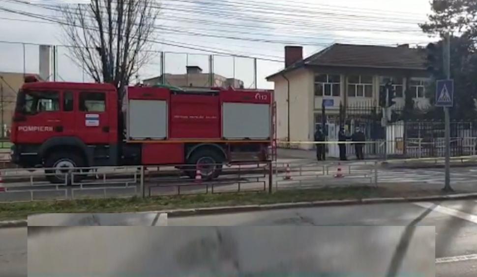 Colet suspect, lângă o maşină din parcarea unei policlinici din Târgu Mureș 761385