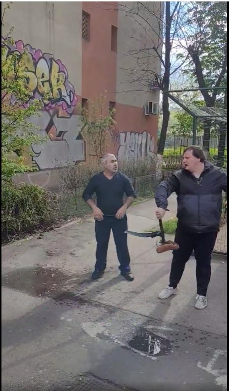 Un șofer STB a blocat călătorii în autobuz, apoi a luat la bătaie un biciclist, în București 761573