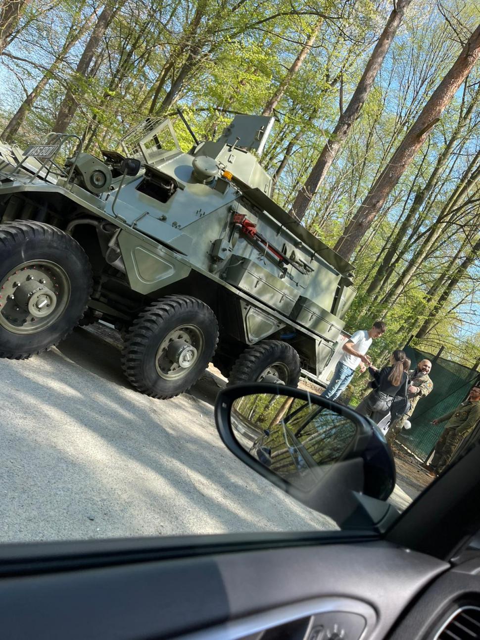 Dani Mocanu a închiriat un vehicul militar şi a făcut accident în Râmnicu Vâlcea 761891