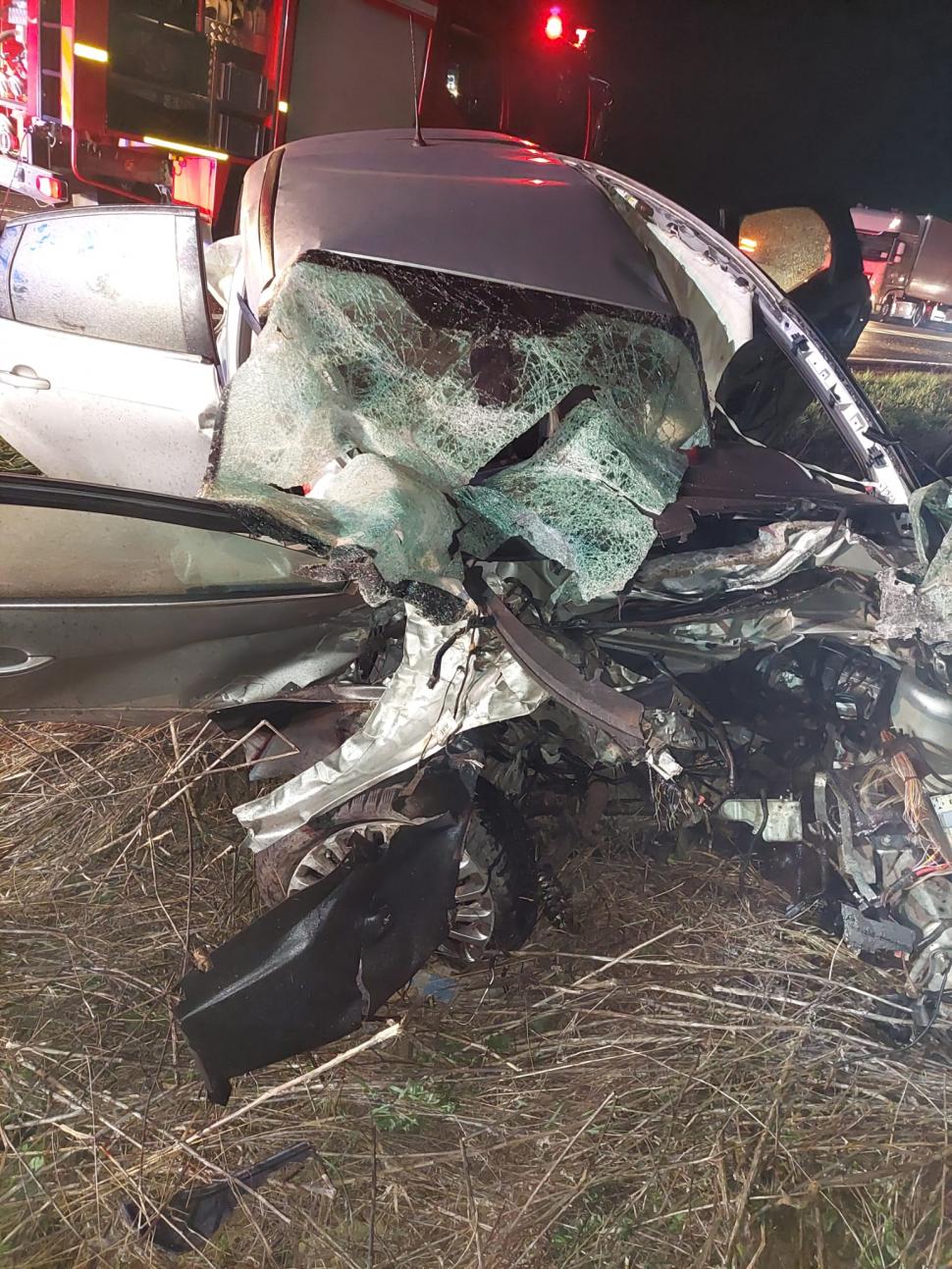 O femeie de 38 de ani a murit după ce maşina ei a fost zdrobită de două TIR-uri în Ialomiţa pe DN2 între localitățile Movilița și Sinești 761893