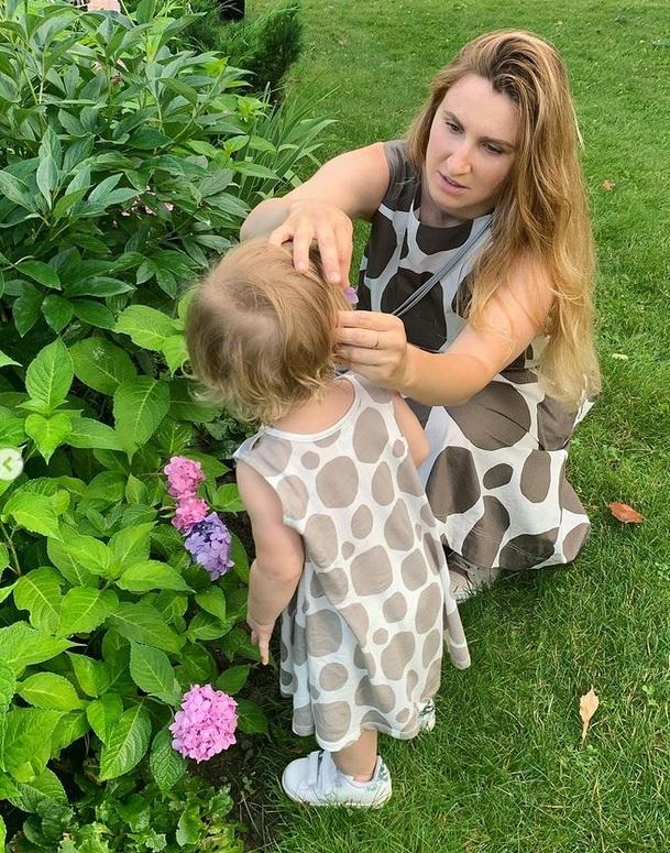 Fetița ucraineană pe spatele căreia mama a scris datele de contact a ajuns în Franța, după ce a trecut prin România: ”Ne-am temut că nu va afla niciodată cine este” 761799