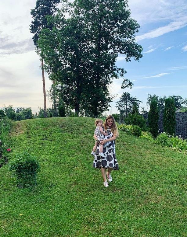 Fetița ucraineană pe spatele căreia mama a scris datele de contact a ajuns în Franța, după ce a trecut prin România: ”Ne-am temut că nu va afla niciodată cine este” 761800