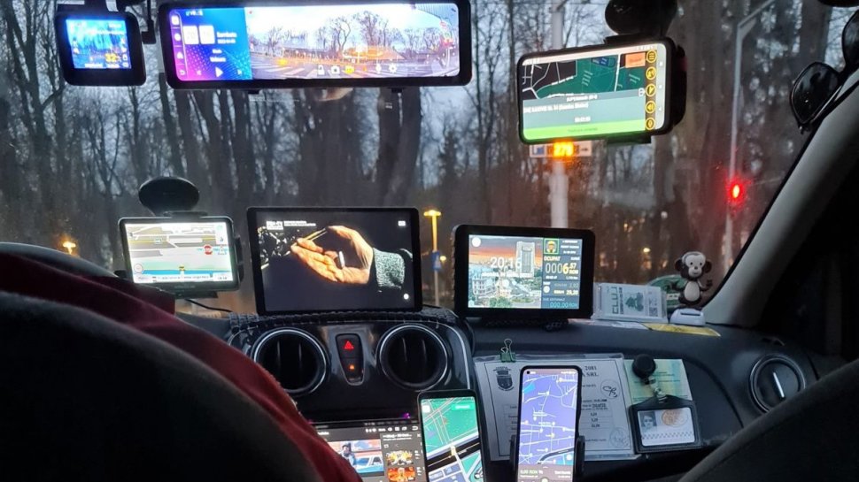 Taximetristul din România care a devenit viral, după ce o femeie a postat o poză cu bordul mașinii sale: "În toată viaţa mea de călător cu taxiul nu am văzut aşa ceva!"