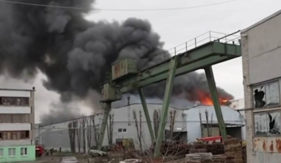 Pod din regiunea Harkov, distrus de ucraineni când un convoi rusesc îl traversa. Oficialii se așteaptă la un atac puternic în regiune | Transmisiune specială CNN
