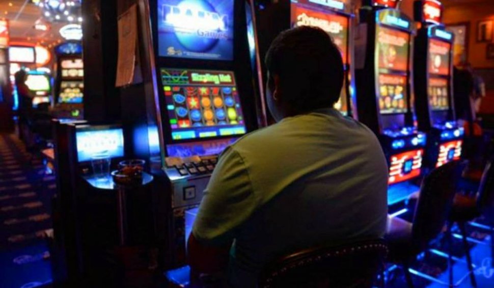 Un bărbat a câștigat 16.000 de lei la jocuri de noroc, dar a fost jefuit după ce a acceptat propunerea unei tinere, în Iași