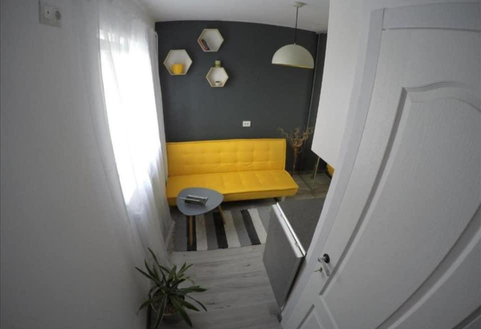 O garsonieră din Galați, mai mică decât cea din Cluj de 11 metri pătrați, scoasă la vânzare. Câți bani cere proprietarul 762311