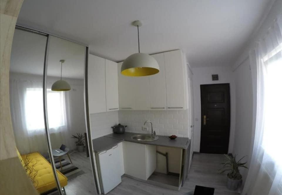 O garsonieră din Galați, mai mică decât cea din Cluj de 11 metri pătrați, scoasă la vânzare. Câți bani cere proprietarul 762313