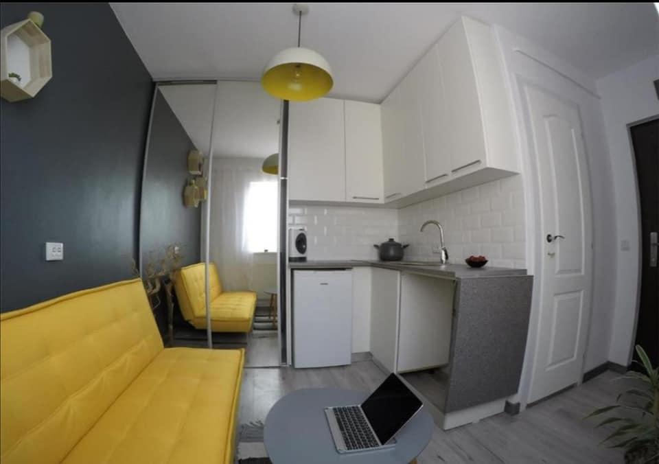O garsonieră din Galați, mai mică decât cea din Cluj de 11 metri pătrați, scoasă la vânzare. Câți bani cere proprietarul 762314
