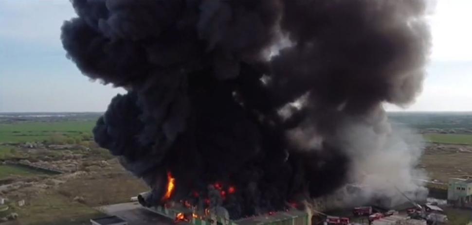 Incendiul de la fosta fabrica de ţigări a afaceristului fugar Zaher Iskandarani, stins după 7 ore 762137