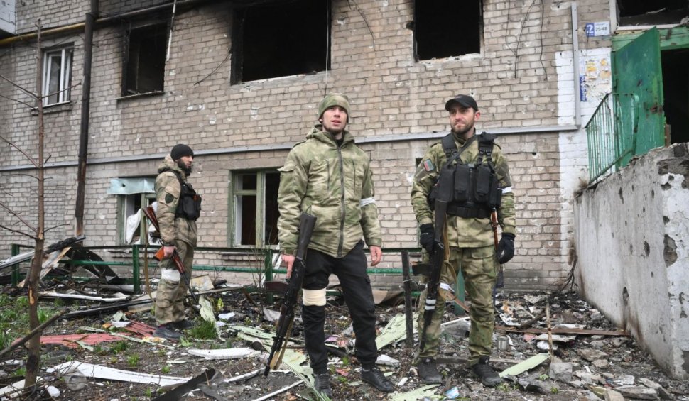 Rușii dezgroapă morții la Mariupol | Moscova anunță motivul pentru care a bombardat, din nou, Kievul