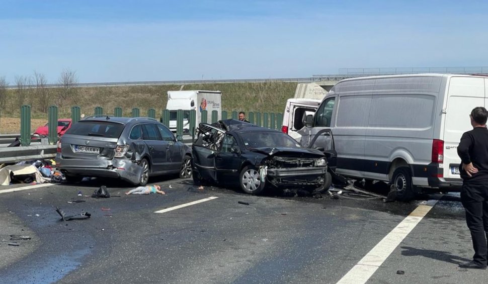 Trei oameni, printre care şi un copil de doi ani, au murit într-un accident cu şase maşini pe autostrada A1, lângă Margina în Timiş