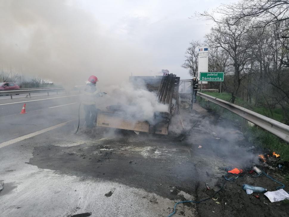 O mașină s-a făcut scrum pe autostrada A1. Trafic blocat pe sensul spre București 762406