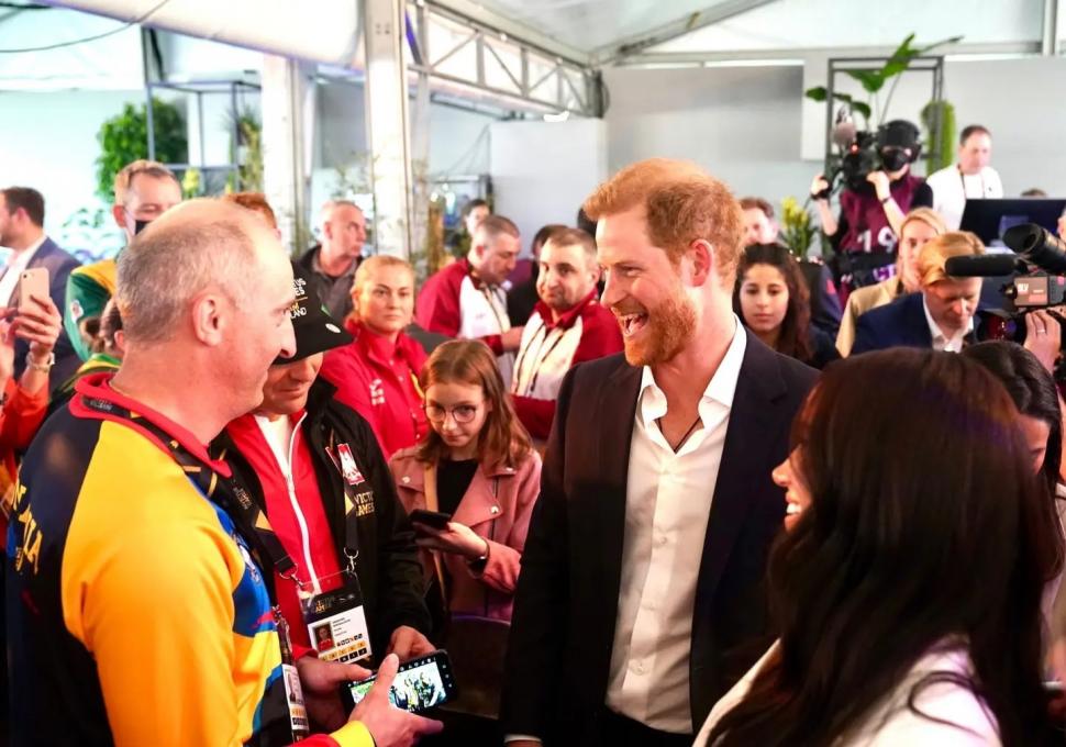 Prințul Harry și Meghan Markle, întâlnire cu militarii români de la Jocurile Invictus 2022: "Au făcut cunoştinţă cu umorul românesc" 762417